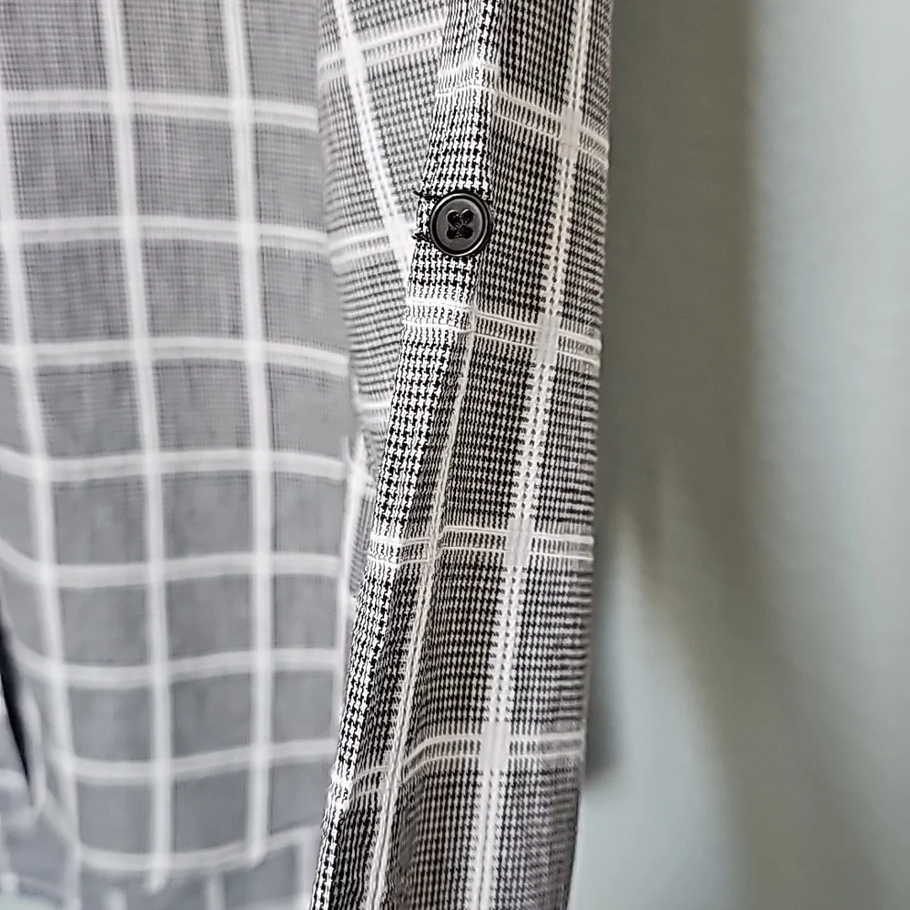 Love Notes Gray White Casual Office Medium Plaid Roll Tab Sleeve Blouse